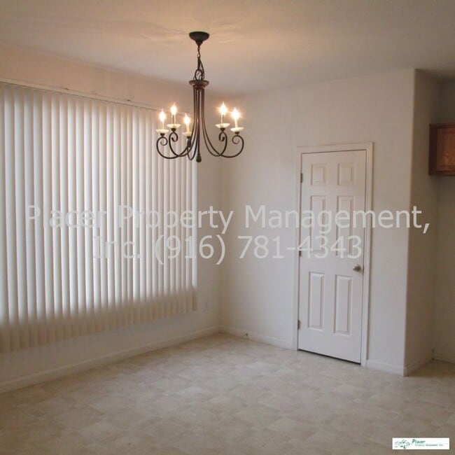 Foto del edificio - 5351 Nickman Way