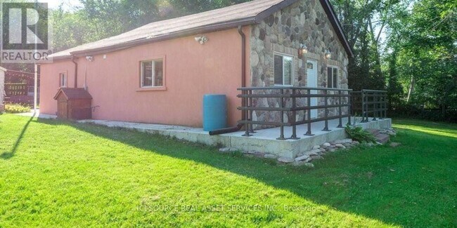 Photo du bâtiment - 6261 Shearer Point Rd