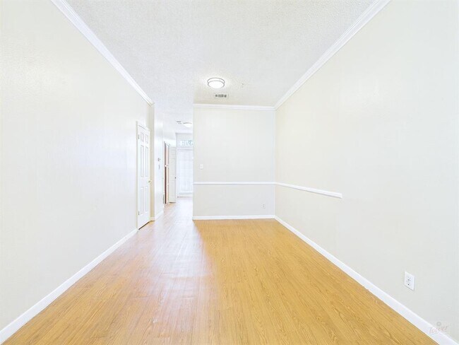 Building Photo - 2300 Leon St