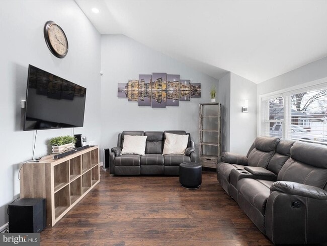 Building Photo - 5 Brennen Ct