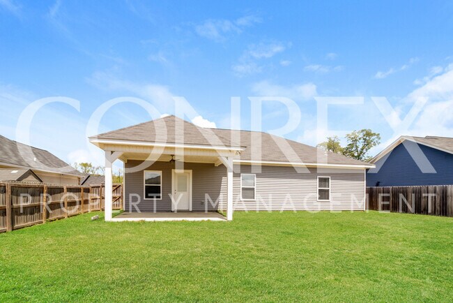 Building Photo - Charming 3 Bedroom with Spacious Yard