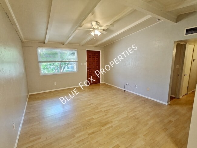 Building Photo - 5901 N Oracle Rd