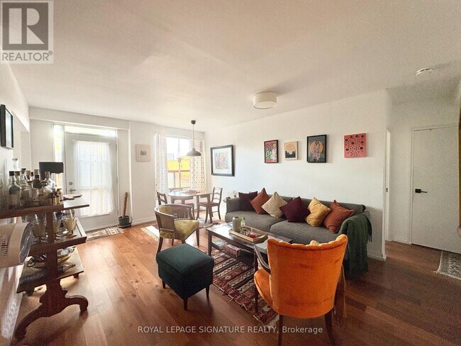 Photo du bâtiment - 740 Eglinton Ave W
