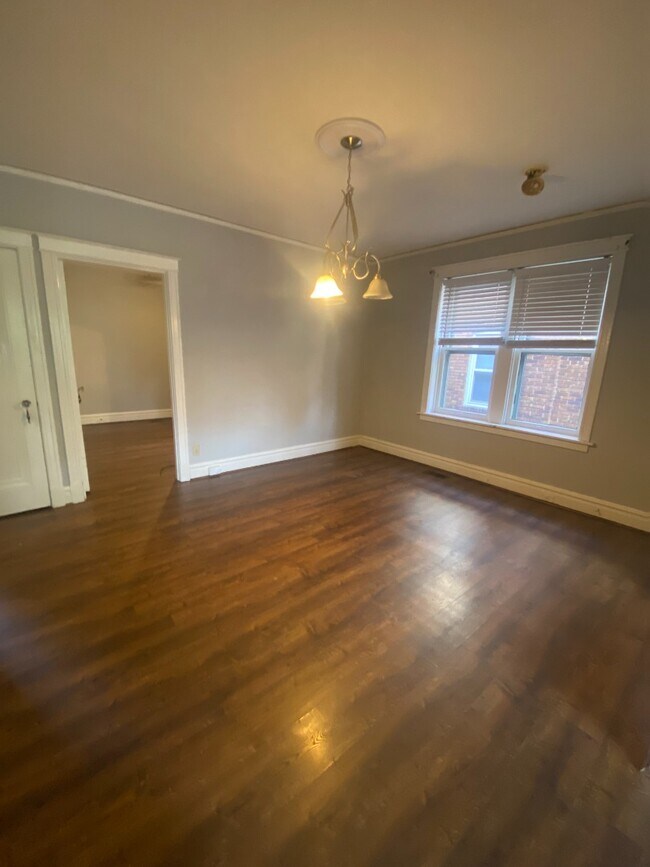 Foto del edificio - 5049 Lindenwood Ave