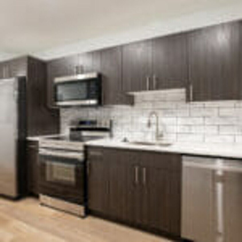 Foto principal - 645 Brooklyn St