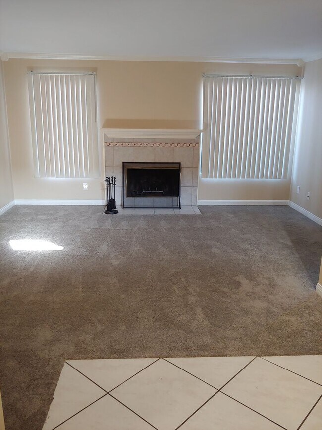 Building Photo - 2 Bed/2.5 Bath Sunset Hills Townhome