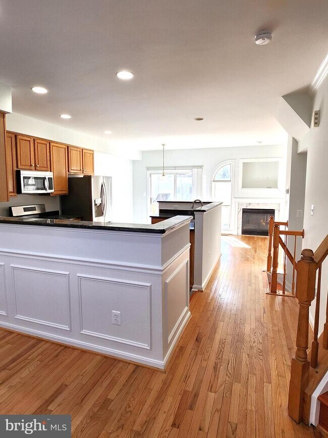Building Photo - 5521 Sacramento Mews Pl