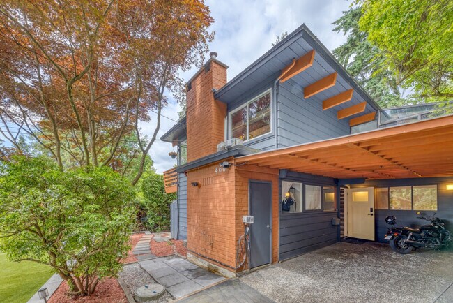 Building Photo - 466 E Kings Rd