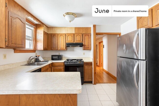 Foto del edificio - Room in Shared 5 bed/1 bath home