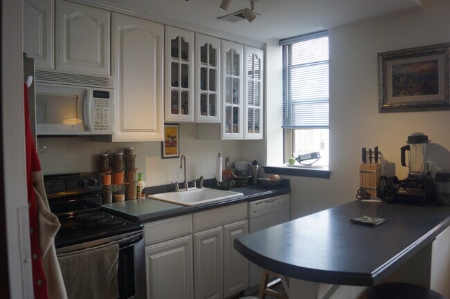 Kitchen - 1920 S St NW
