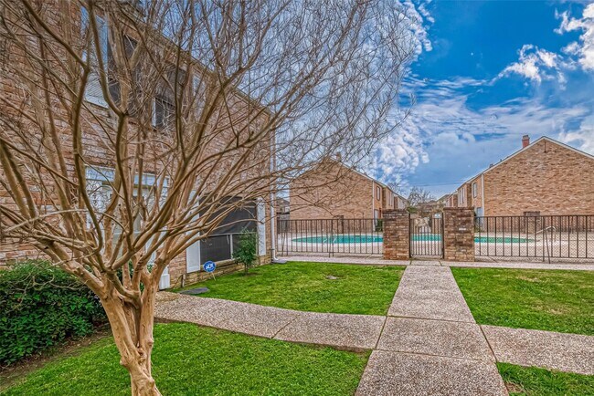 Foto del edificio - 4212 Belle Park Dr