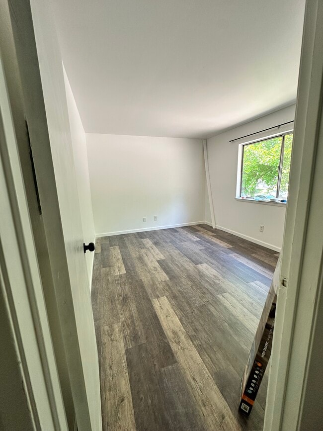 Building Photo - 252 Sharp Cir