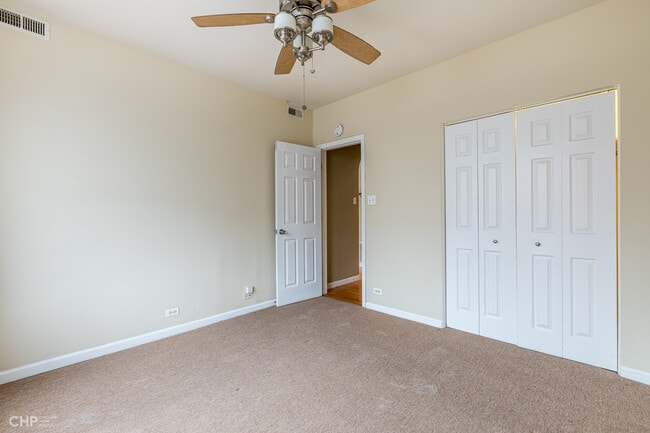 Building Photo - 7558 S Essex Ave