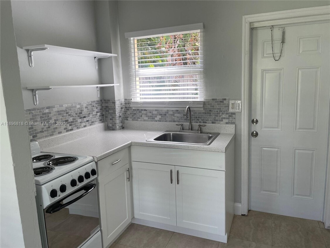 Foto principal - 2805 NE 6th Ln