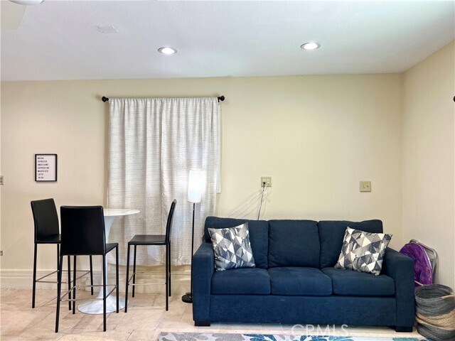 Foto del edificio - 17401 Raymer St