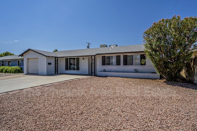 Building Photo - 8439 E Palm Ln