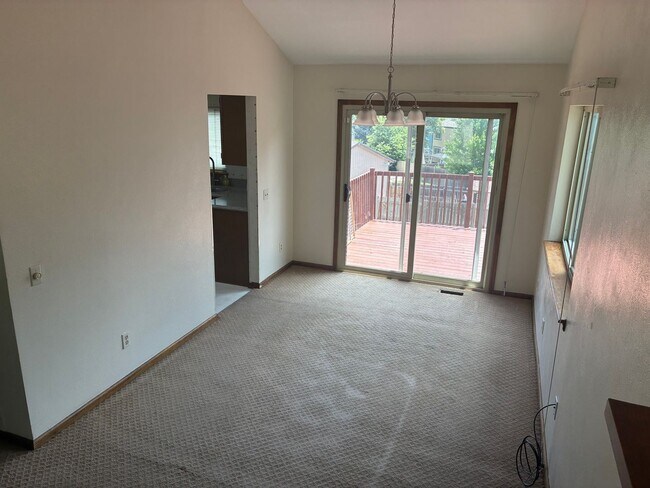 Foto del edificio - Beautiful 3-Bedroom, 3-Bath Home With Grea...