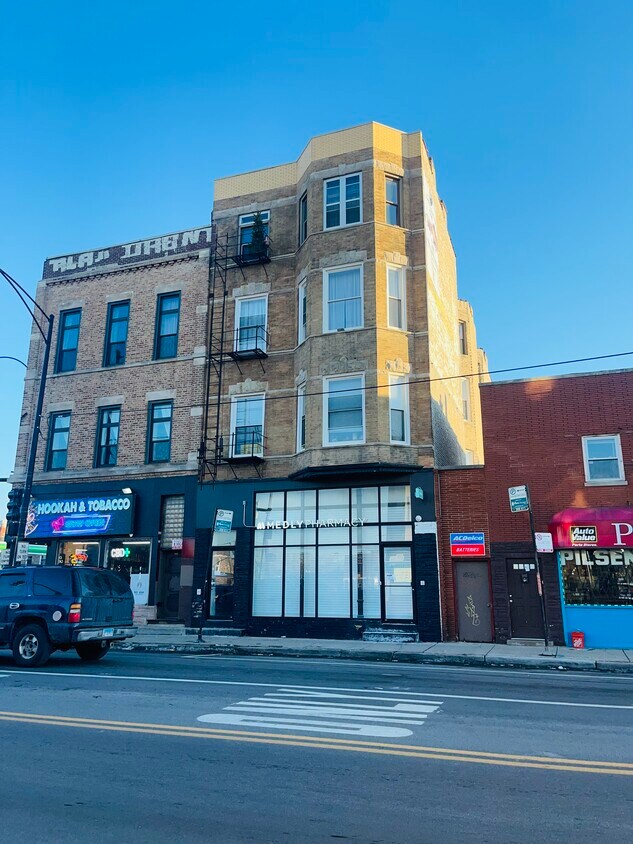 Primary Photo - 2003 W Cermak Rd