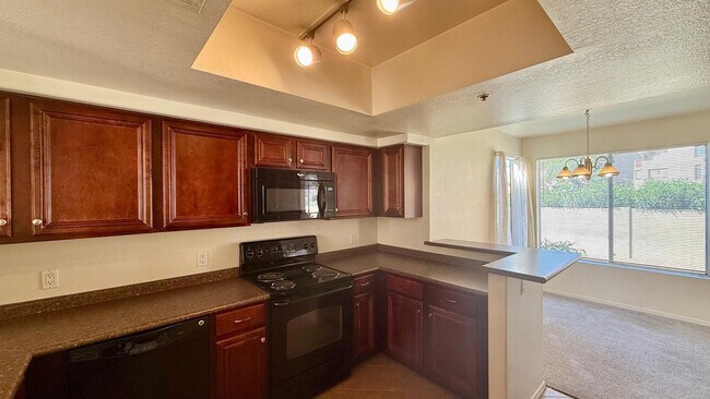 Foto del edificio - 4925 E Desert Cove Ave