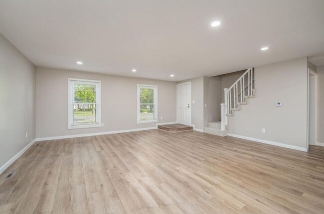 Building Photo - 222 Live Oak Ln