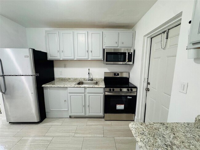 Foto del edificio - 631 NW 11th Ave