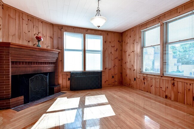 Foto del edificio - 57 Coburn Ave