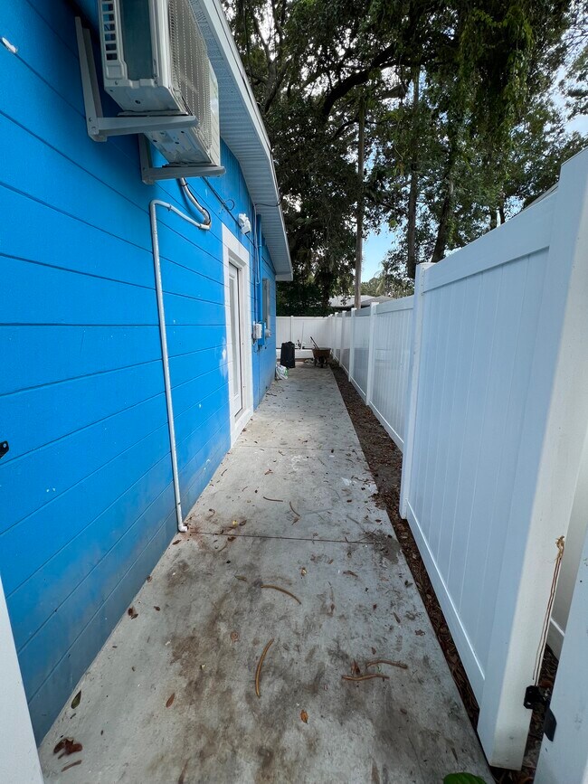 Building Photo - 3728 20th Ave S