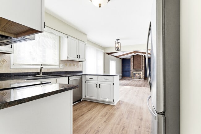 Building Photo - 25845 Buckminster Dr