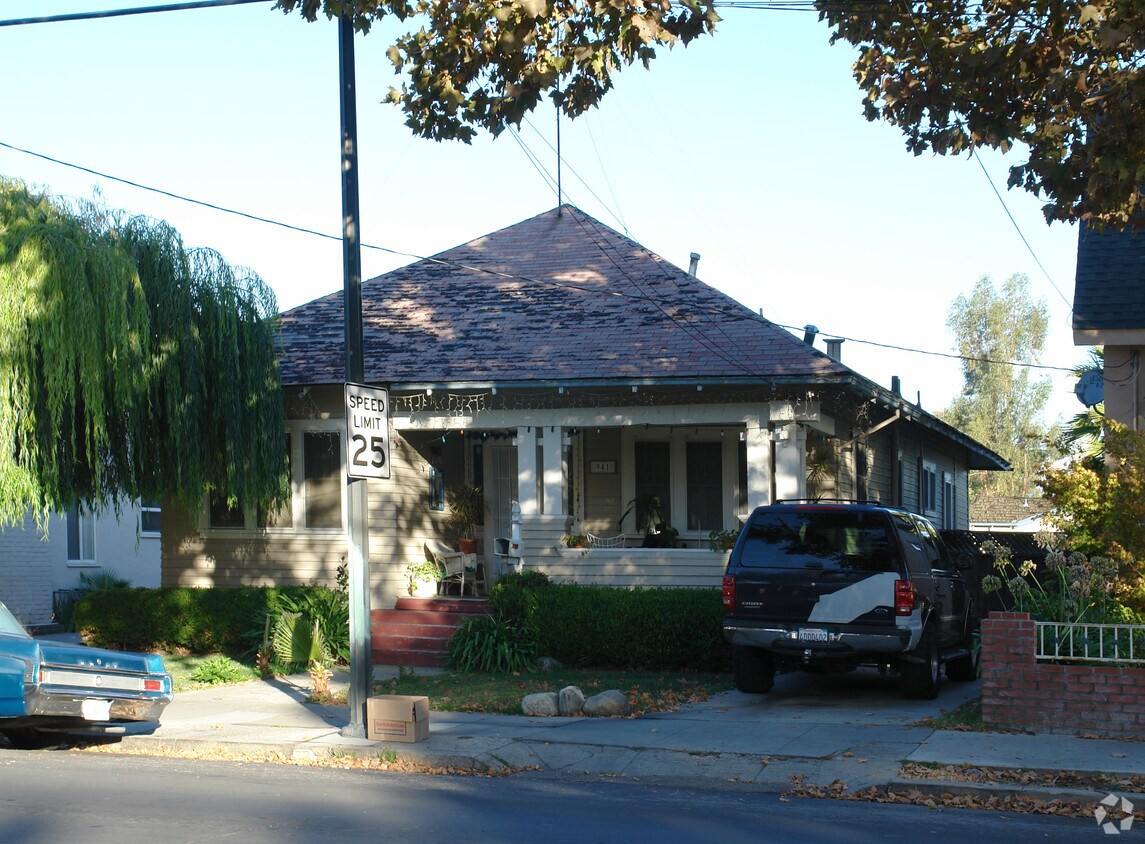 Building Photo - 941 E Julian St