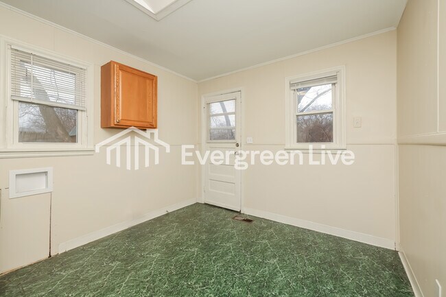 Building Photo - 4555 Oakdell Ave