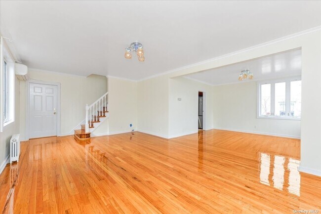 Foto del edificio - 76-44-76173 173rd St