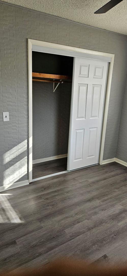 Foto del edificio - 5408 S Hutchinson Ct