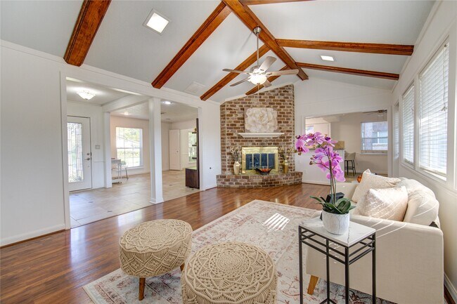 Foto del edificio - 1107 Blue Willow Dr