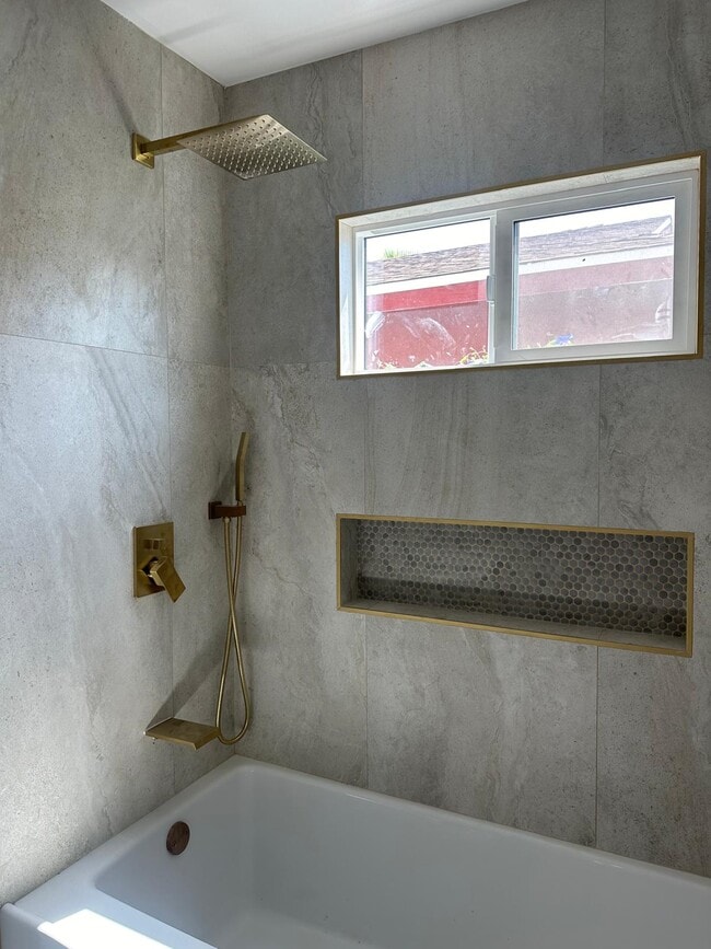 Building Photo - 2205 Sheridan St