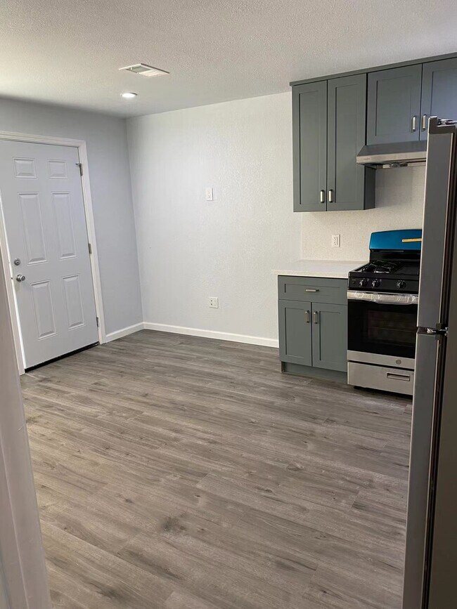 Foto del edificio - 1925 Sutter Ave