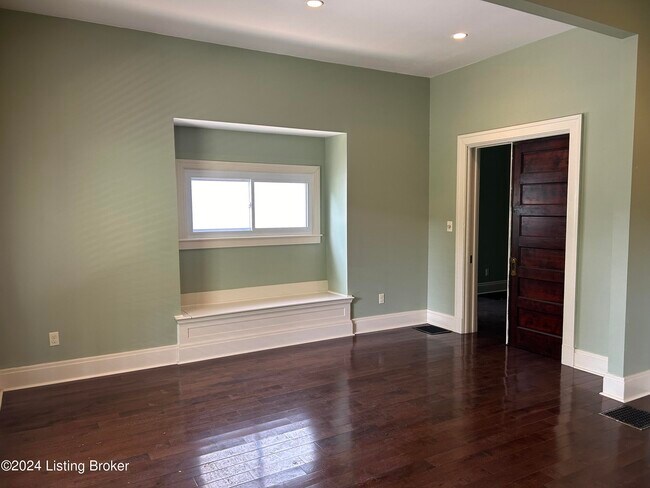 Foto del edificio - 1927 Bonnycastle Ave