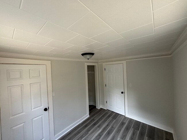 Building Photo - 15 Helen Ln