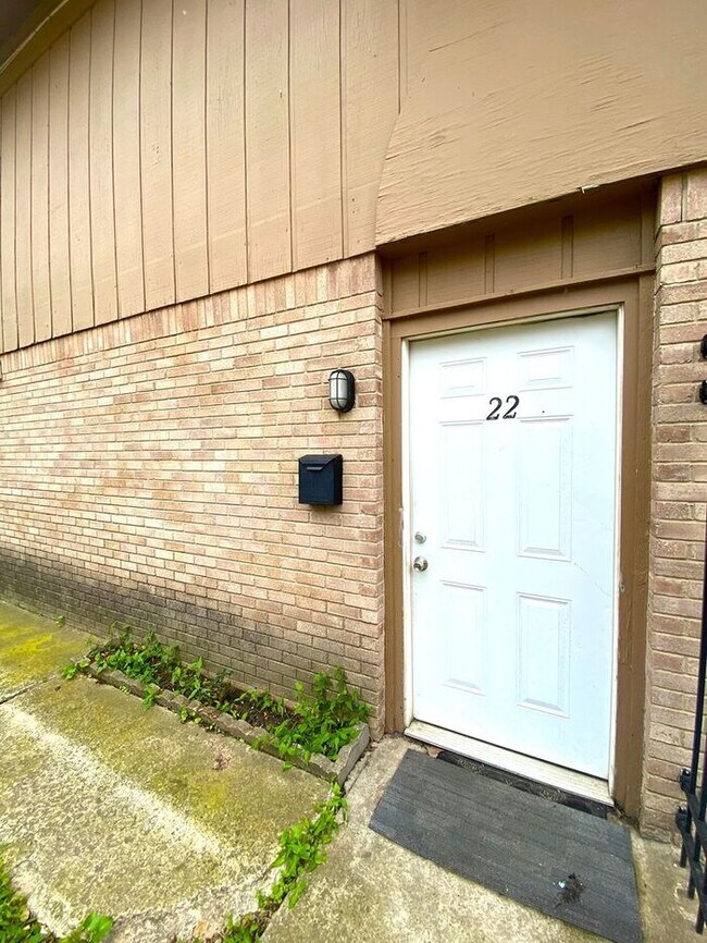 Foto del edificio - 2 Bedroom 1.5 Bath Apt at the Monterey Squ...