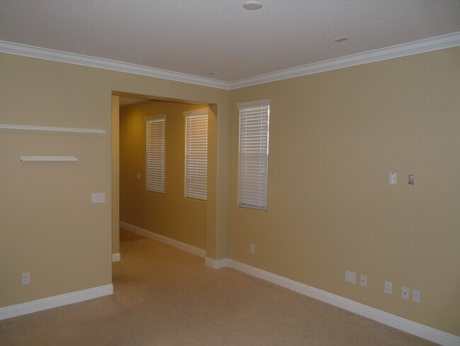 Foto del edificio - UPGRADED 3 BEDROOM, 2.5 BATH WITH LOFT, CO...