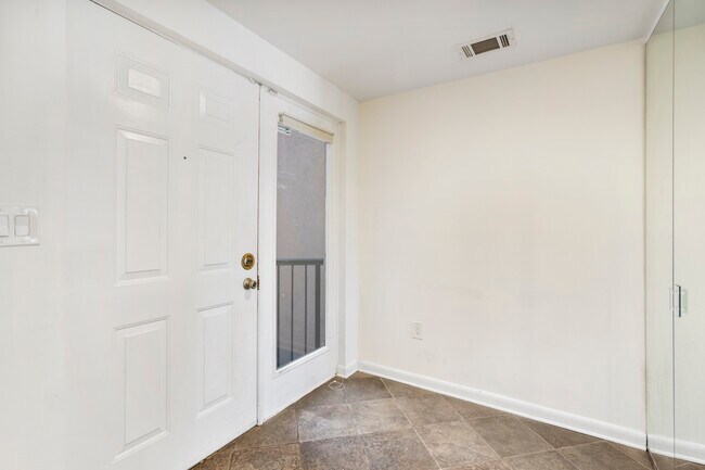 Vestíbulo de entrada - 3 Whitman Ct