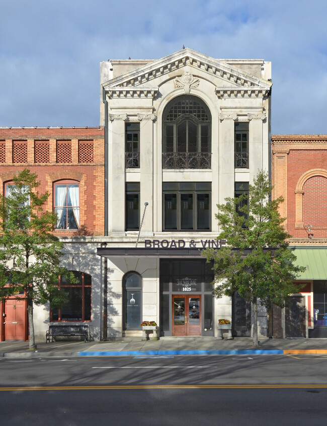 Building Photo - 1025 Broad St