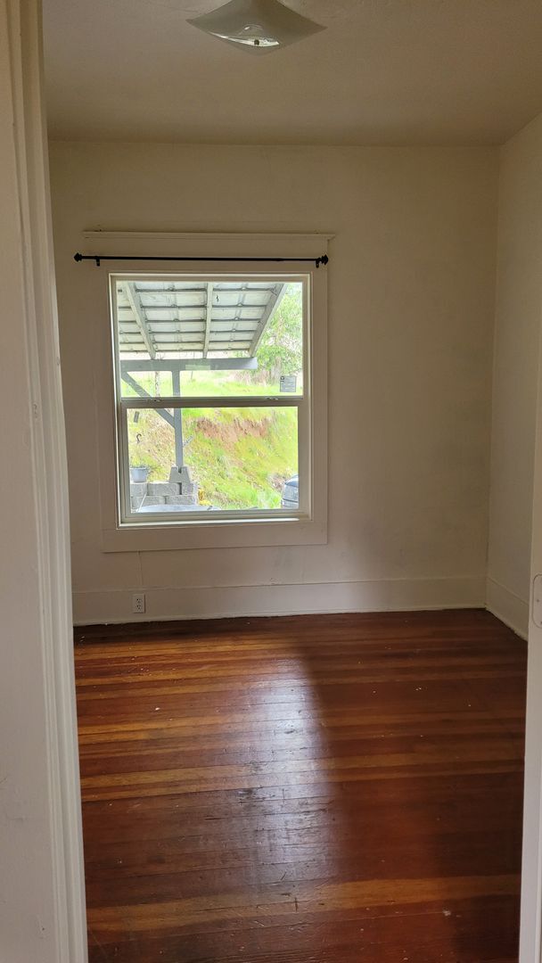 Building Photo - Quaint 2 Bedroom Country Home in Melrose