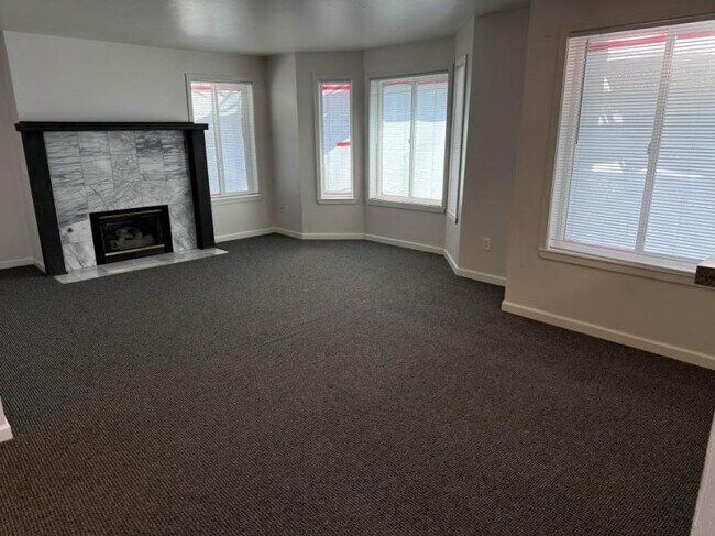 Foto del edificio - 3 bedroom in Seattle WA 98105