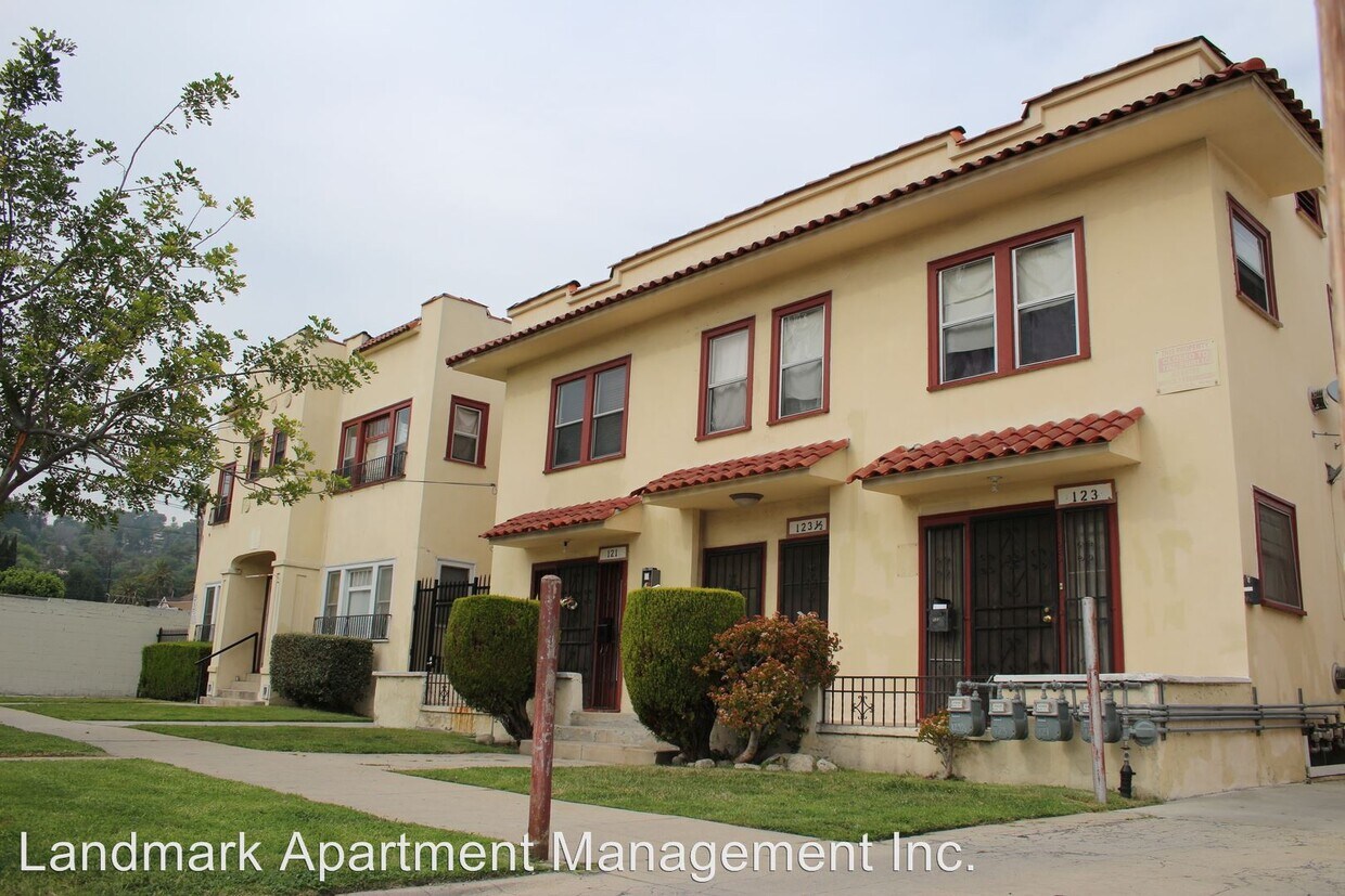 Primary Photo - 123 1/2-123 1/2 E Ave 44