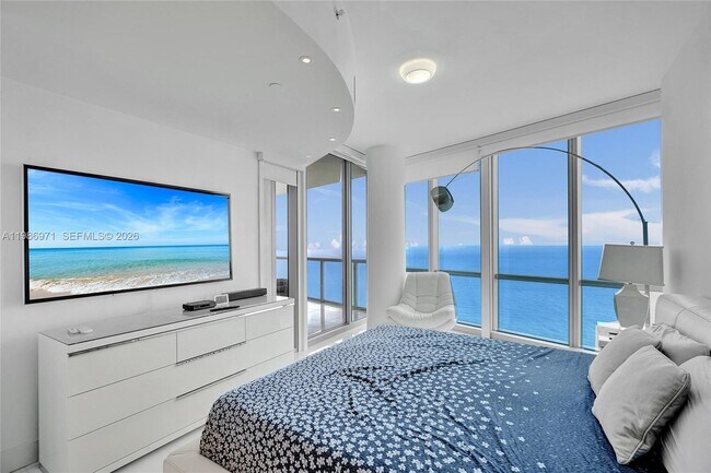 Foto del edificio - 17121 Collins Ave