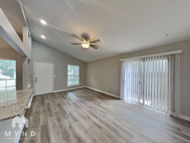 Foto del edificio - 8308 Steamboat Ln