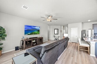 Building Photo - 383 Shoreview Dr