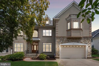 Building Photo - 6504 Divine St