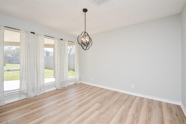 Foto del edificio - 16505 Cornwall St