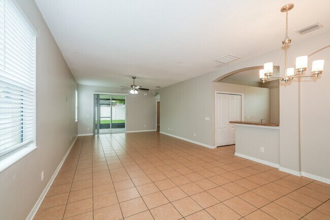 Foto del edificio - 8226 Summer Wood Ln